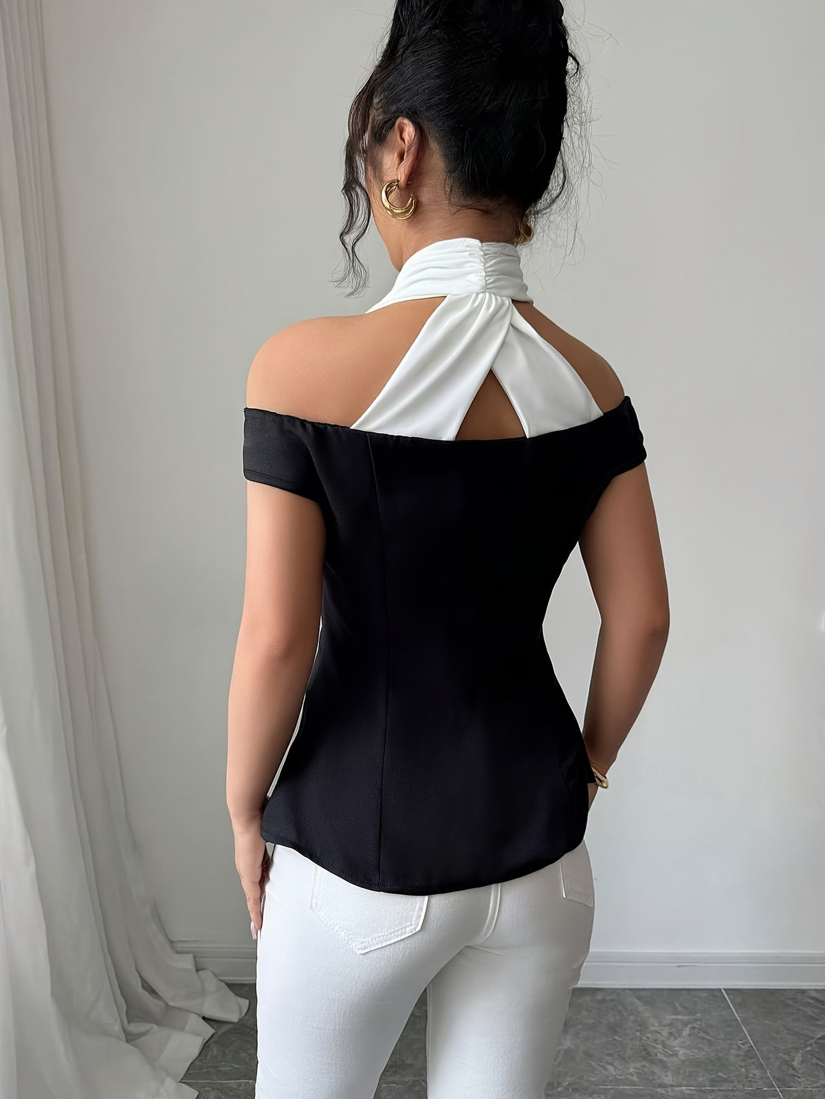 Womens Elegant Black and White Off-Shoulder Chic V-Neck Short Sleeve Top