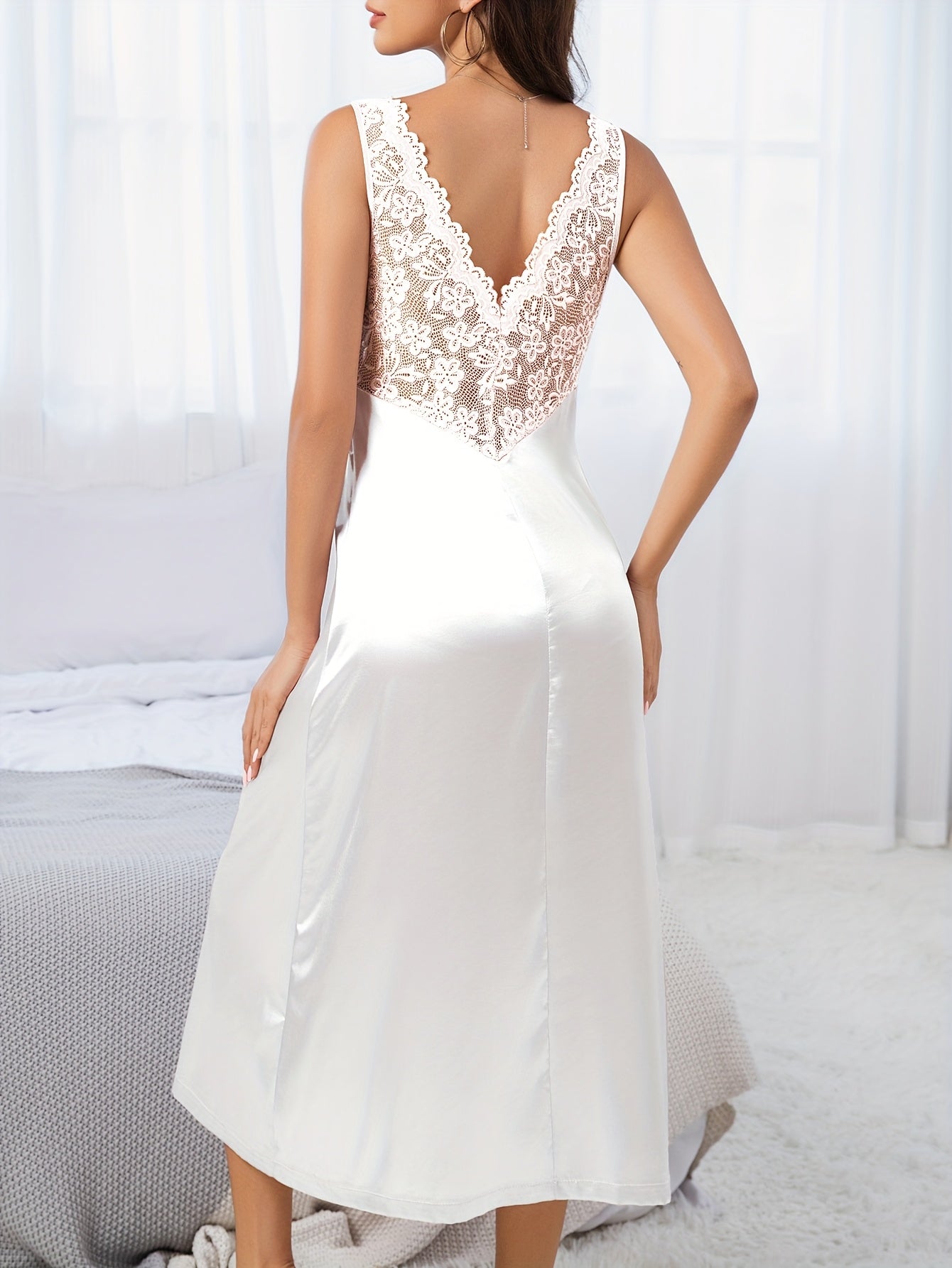 Womens Luxury Elegant Satin Sleeveless V-Neck Nightgown