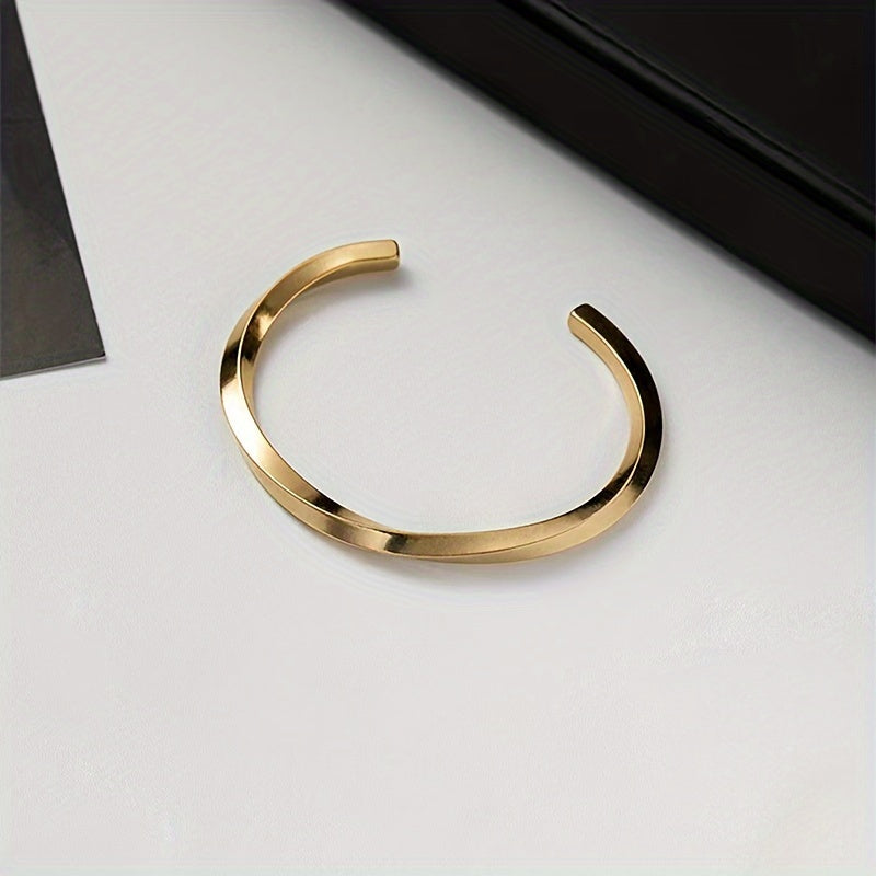 Unisex Stylish Stainless Steel Mobius Open Bangle